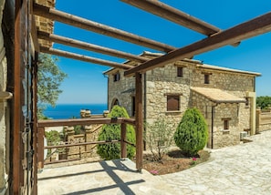 Master Suite | Property grounds - Villa Poseidon (Zakynthos)