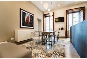 Interior - New Gallery (Naples)