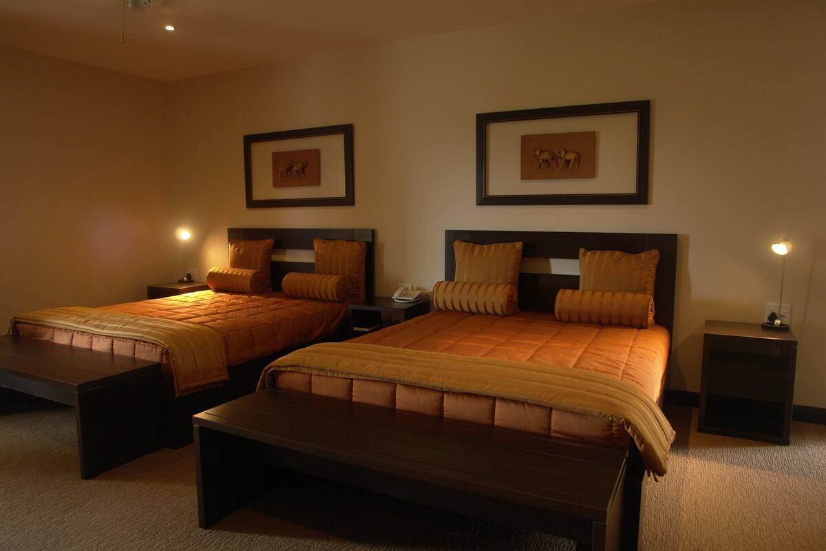 Premium bedding, in-room safe, bed sheets