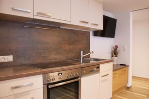 Apartment, 2 Bedrooms, Balcony | 2 bedrooms, soundproofing, free WiFi, bed sheets - Apart Auhof (See)