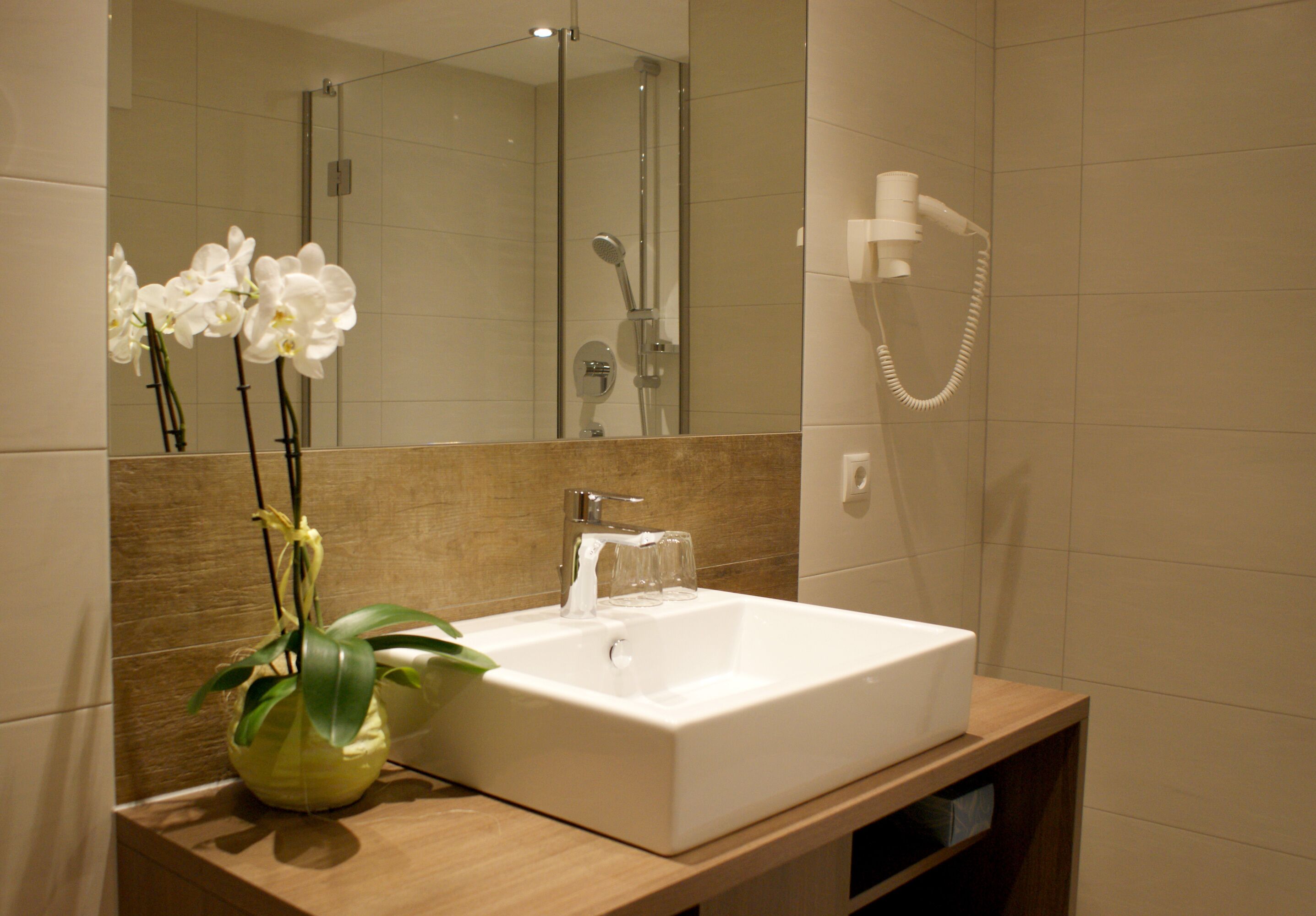 Apartment, 2 Bedrooms, Balcony | Bathroom | Shower, hair dryer, towels, toilet paper