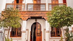 A traditional building with multiple balconies, wooden doors, and intricate architectural details. - Ysalis Riad Restaurant & Spa (Marrakech)