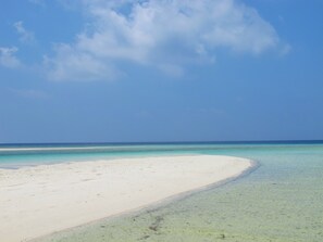 On the beach, scuba diving - Central View - Maldives (Maamendhoo)