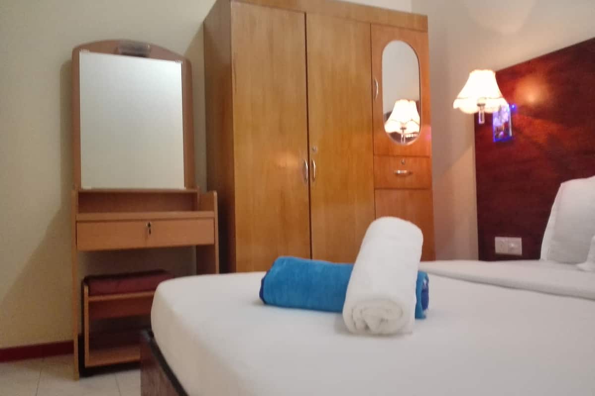 Honeymoon Double Room, 1 Queen Bed, City View | Minibar, in-room safe, desk, iron/ironing board