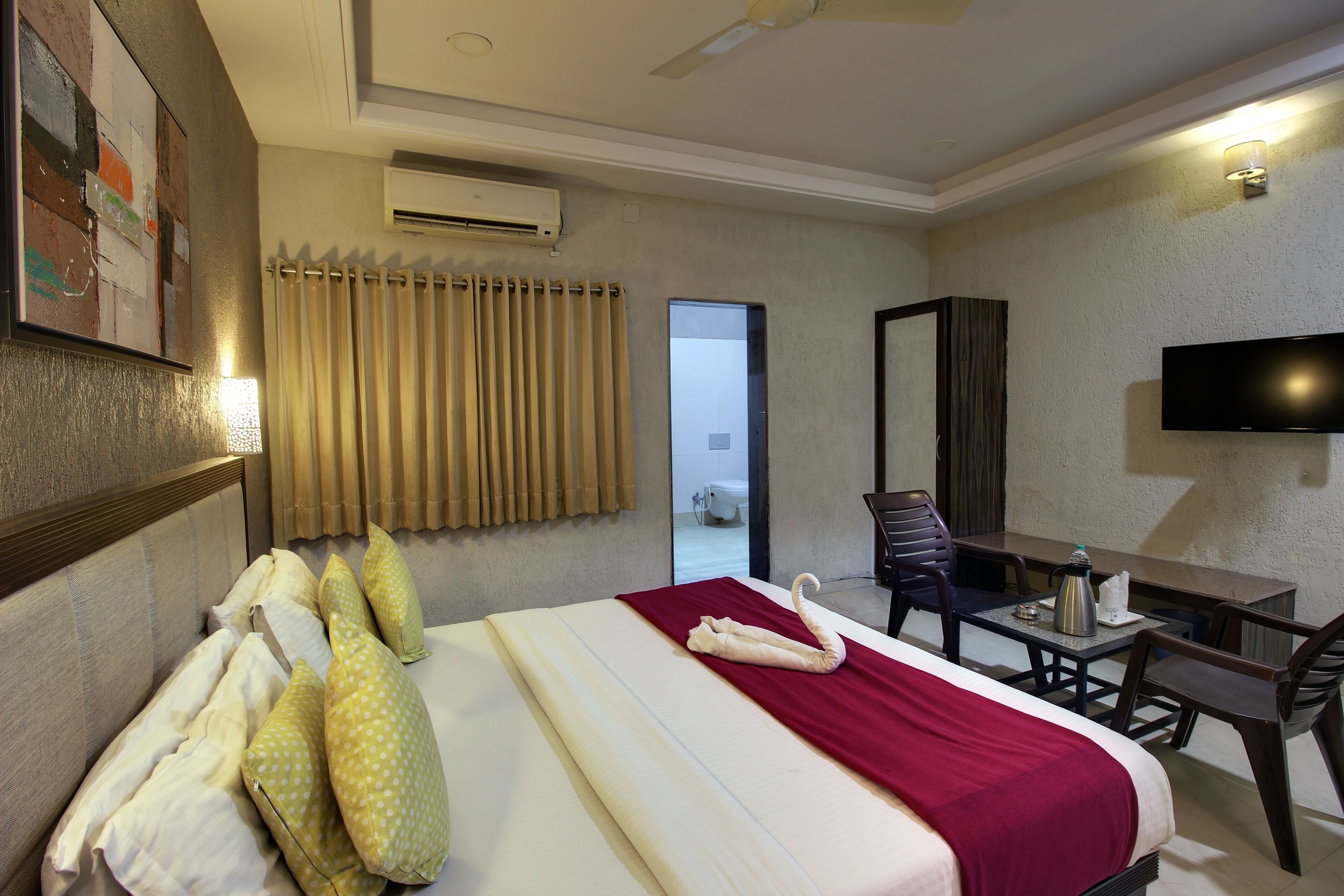 Desk, free WiFi, bed sheets