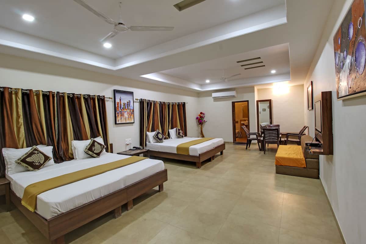 Basic Quadruple Room, 1 King Bed, Non Smoking, Mountain View | Desk, free WiFi, bed sheets