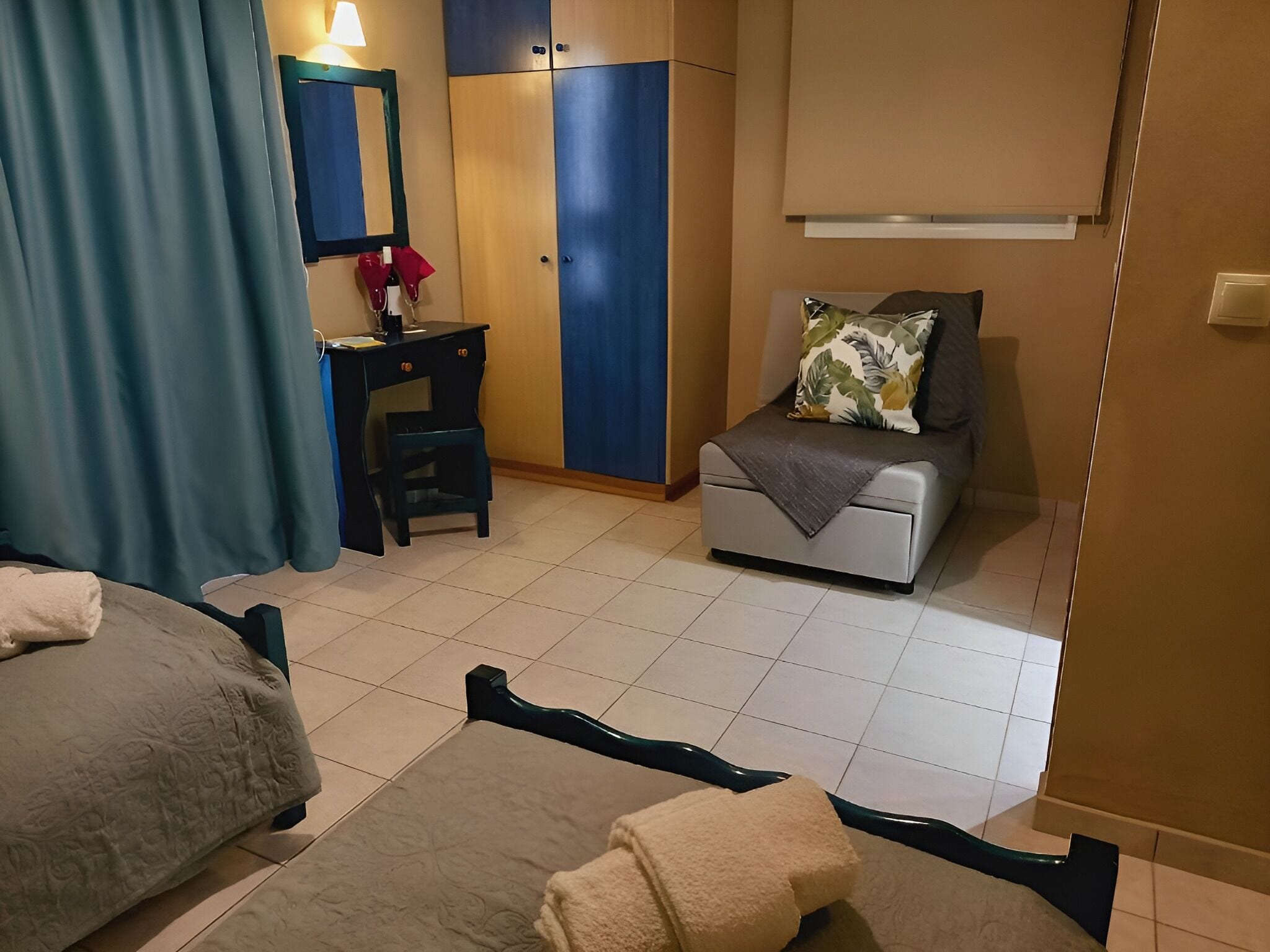 Studio (3 persons) | In-room safe, desk, laptop workspace, blackout drapes