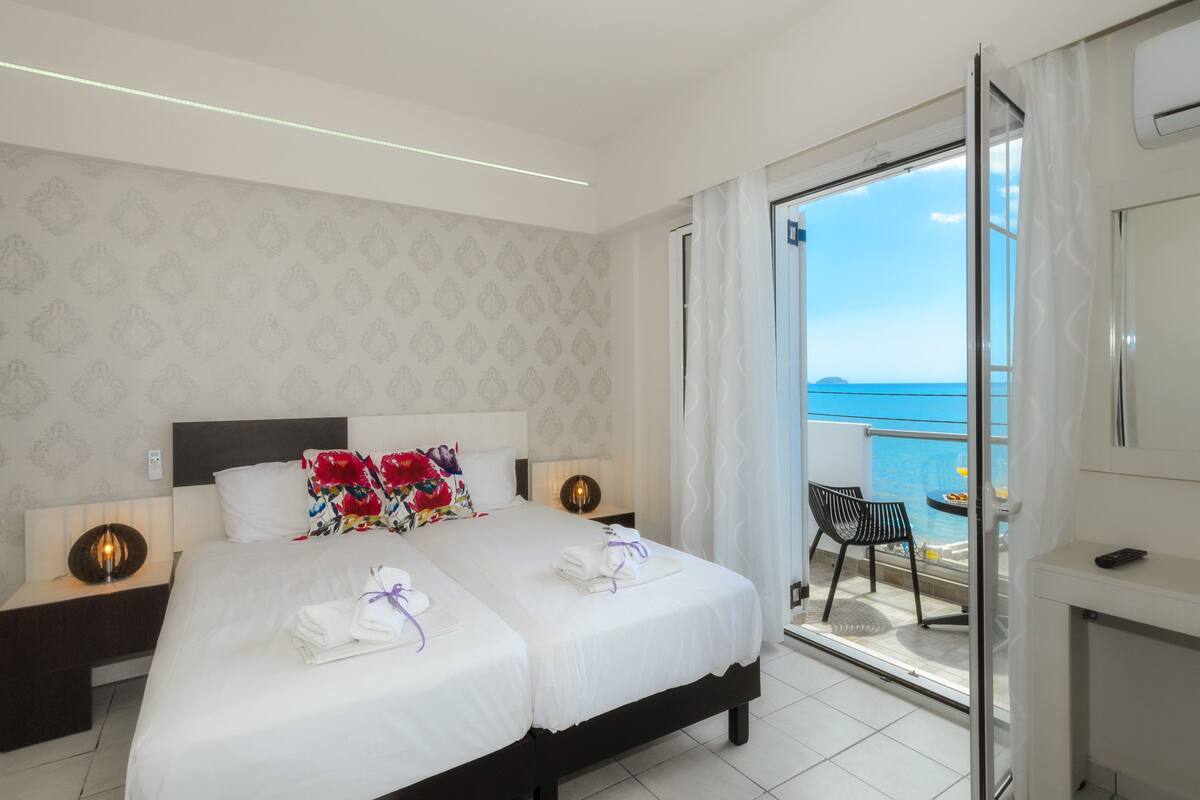 Double Room, Balcony | In-room safe, iron/ironing board, free WiFi, bed sheets