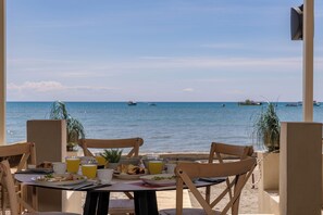 บริการอาหารเช้า อาหารกลางวัน อาหารเย็น, วิวชายหาด