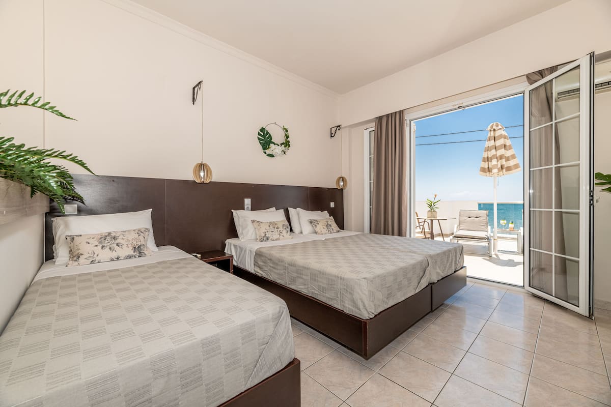 Triple Room, Patio | In-room safe, iron/ironing board, free WiFi, bed sheets