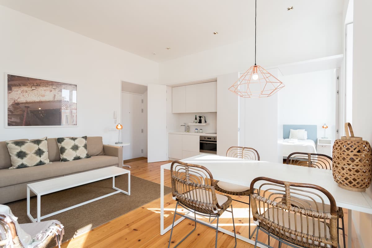 Luxury Apartment, 1 Bedroom | In-room dining