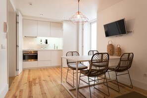 Departamento superior, 1 habitación | Cocineta privada | Refrigerador, microondas, horno y parrilla de estufa 