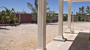 Property grounds - Bazi's House (Bwejuu)