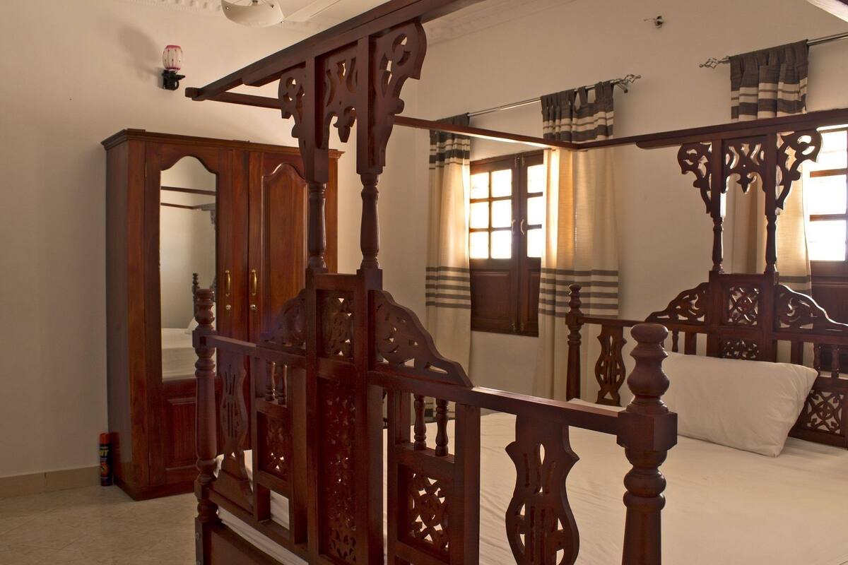 Classic Double Room, 1 Queen Bed, Private Bathroom, Ground Floor