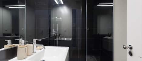 Apartment, 3 Bedrooms | Bathroom | Shower, free toiletries, hair dryer, towels