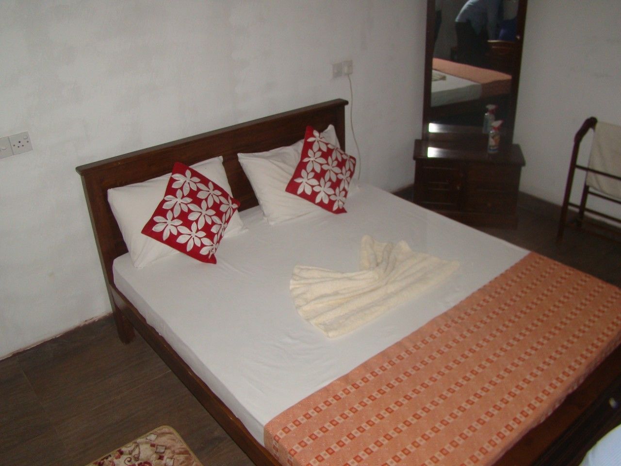 Phòng 4 | Phòng cách âm, truy cập Internet không dây miễn phí 