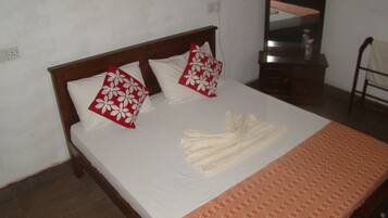 Phòng 4 | Phòng cách âm, truy cập Internet không dây miễn phí