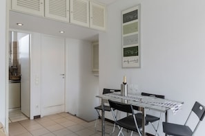 Penthouse | Essbereich im Zimmer