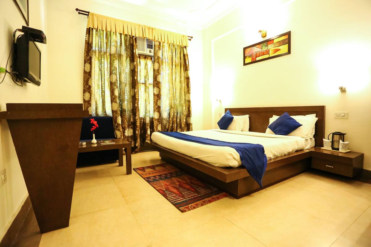 Kamar Double Deluks, pemandangan kota | Kedap suara, tempat tidur lipat/tambahan, dan Wi-Fi gratis