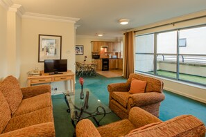 Desk, free cribs/infant beds, rollaway beds, free WiFi - DCU Rooms - Campus Accommodation (Dublin)