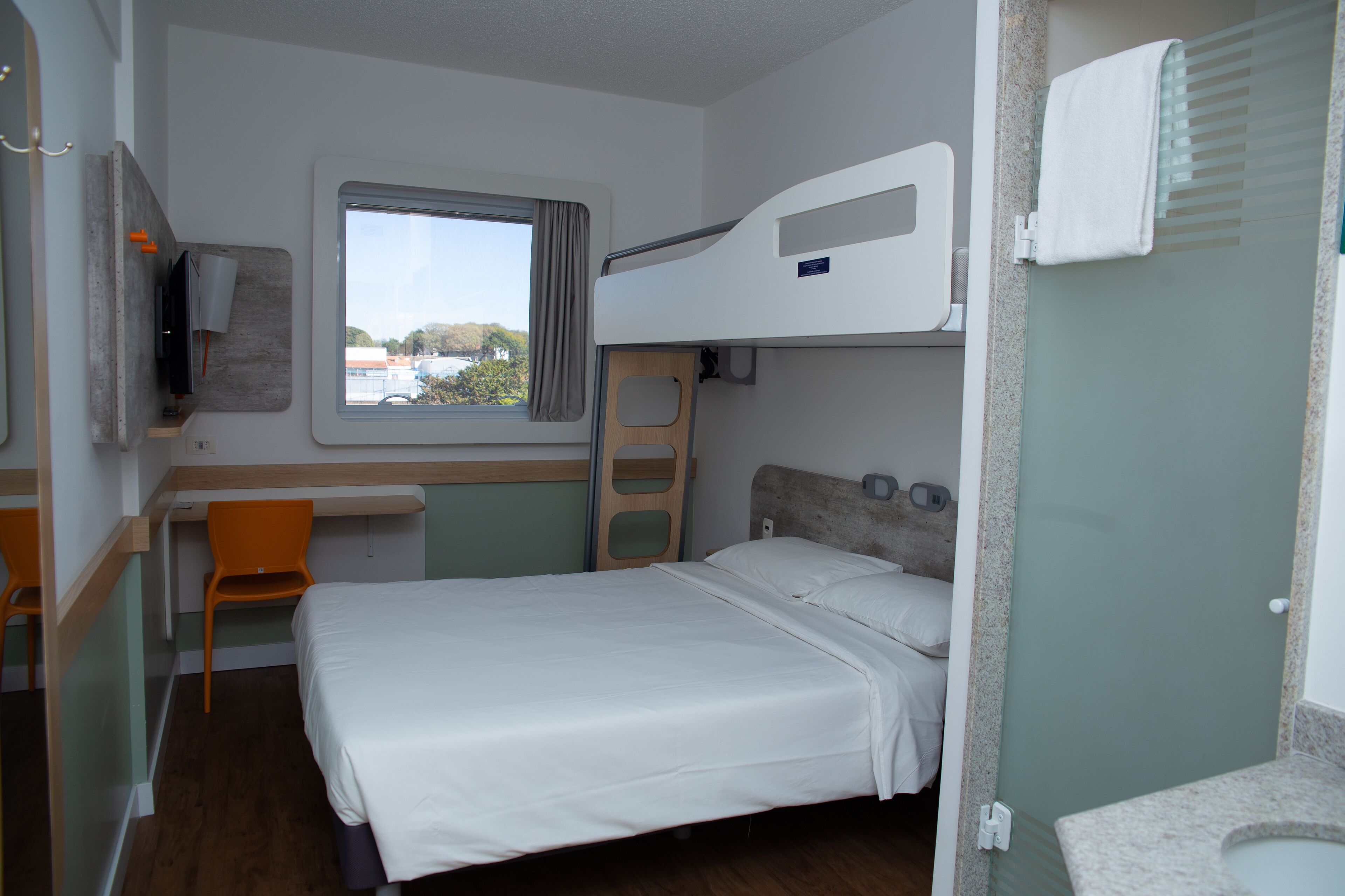 standard apartment, 1 double bed | desk, soundproofing, free wifi, bed sheets