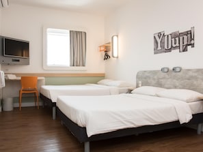 Chambre Standard, 2 lits doubles | Bureau, systĂšme dâinsonorisation, accĂšs au Wi-Fi (inclus)
