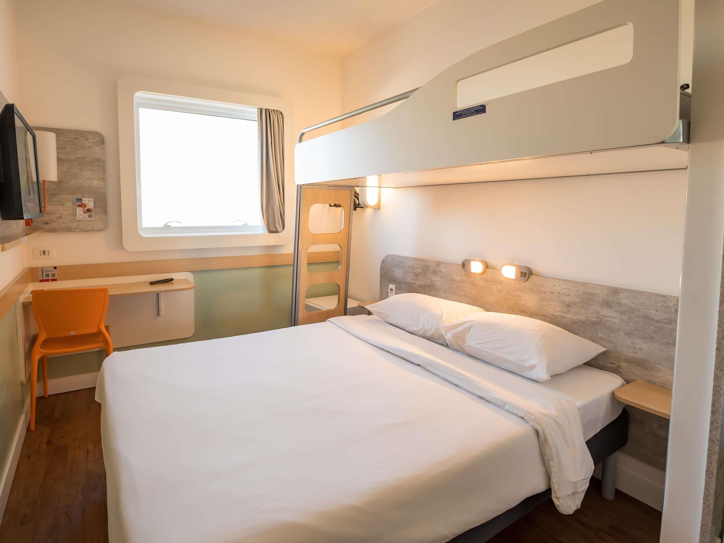 Superior appartement, Meerdere bedden | Een bureau, geluiddichte muren, gratis wifi, beddengoed