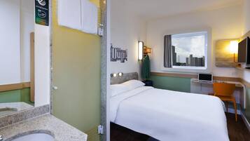 Apartamento standard, 1 cama de casal | Escrivaninha, quartos à prova de som, Wi-Fi de cortesia, roupa de cama