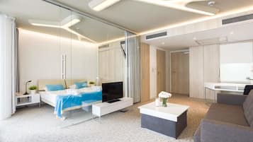 Apartment, 1 Bedroom, Non Smoking, Sea View | 1 bedroom, premium bedding, in-room safe, desk