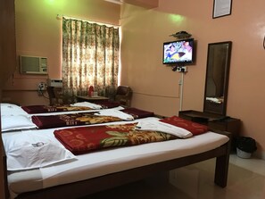 Room amenity - Campal Beach Resort (Panaji)