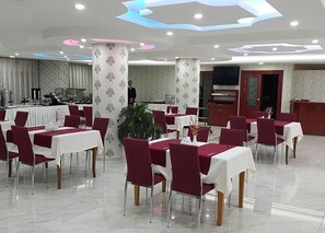 2 restaurants, breakfast, lunch, dinner served; Turkish cuisine - Miroglu Hotel (Diyarbakir)
