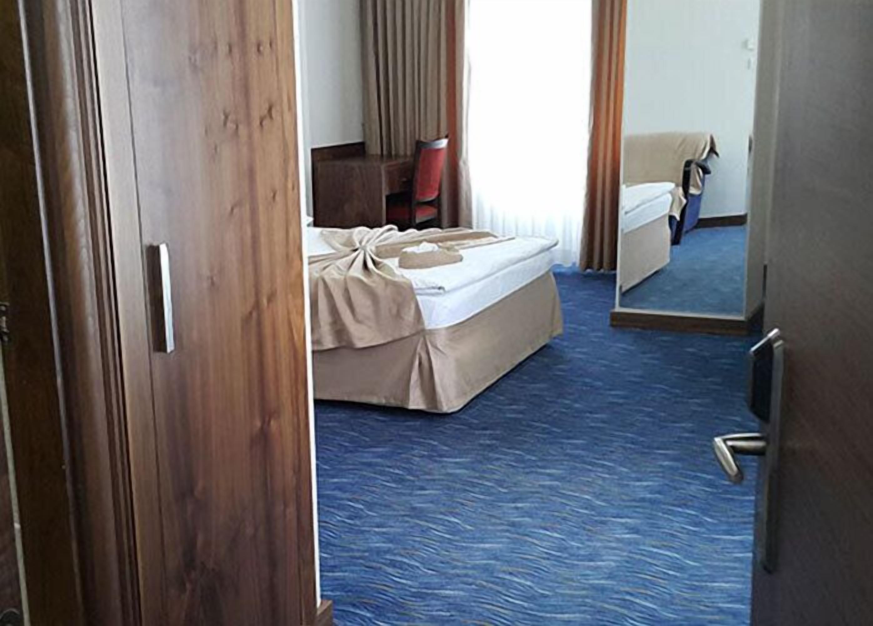 minibar, in-room safe, desk, soundproofing