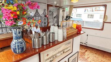 Free daily continental breakfast