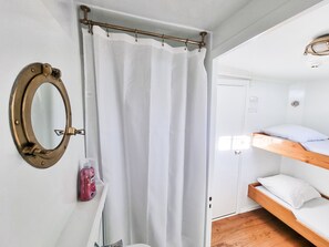 Twin Room | Bathroom | Shower, towels - The Cabin at MPS Noorderzon (Amsterdam)