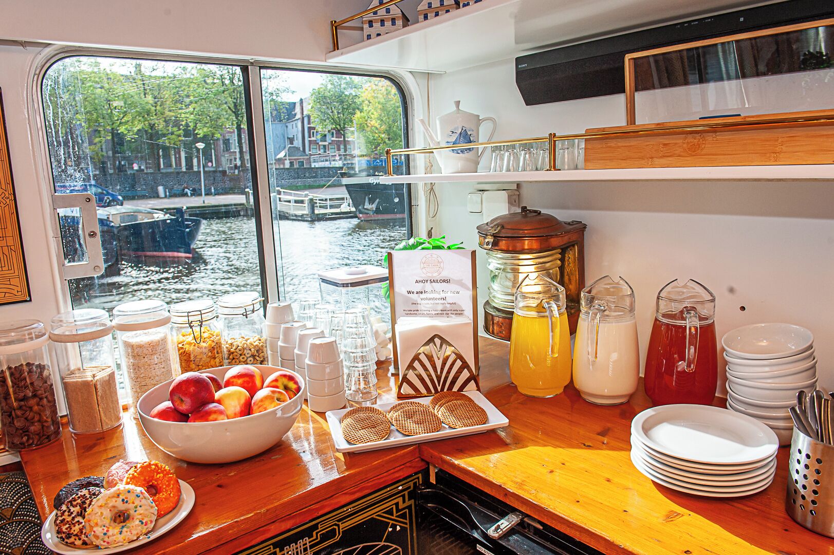 Free daily continental breakfast 