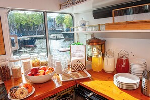 Dagelijks continentaal ontbijt inbegrepen