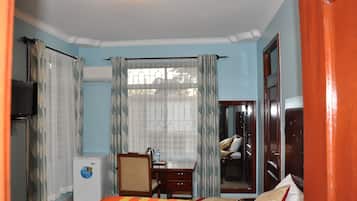 Deluxe Double Room, Balcony | In-room safe, desk, iron/ironing board, rollaway beds