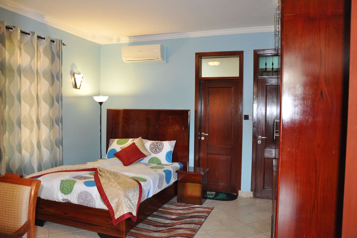 In-room safe, desk, iron/ironing board, rollaway beds