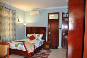 객실 내 금고, 책상, 다리미/다리미판, 간이 침대