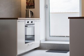 City Studio, Non Smoking, City View | Private kitchen | Fridge, oven, stovetop, coffee/tea maker - Bizzi LuxCenter View Studio (Warsaw)