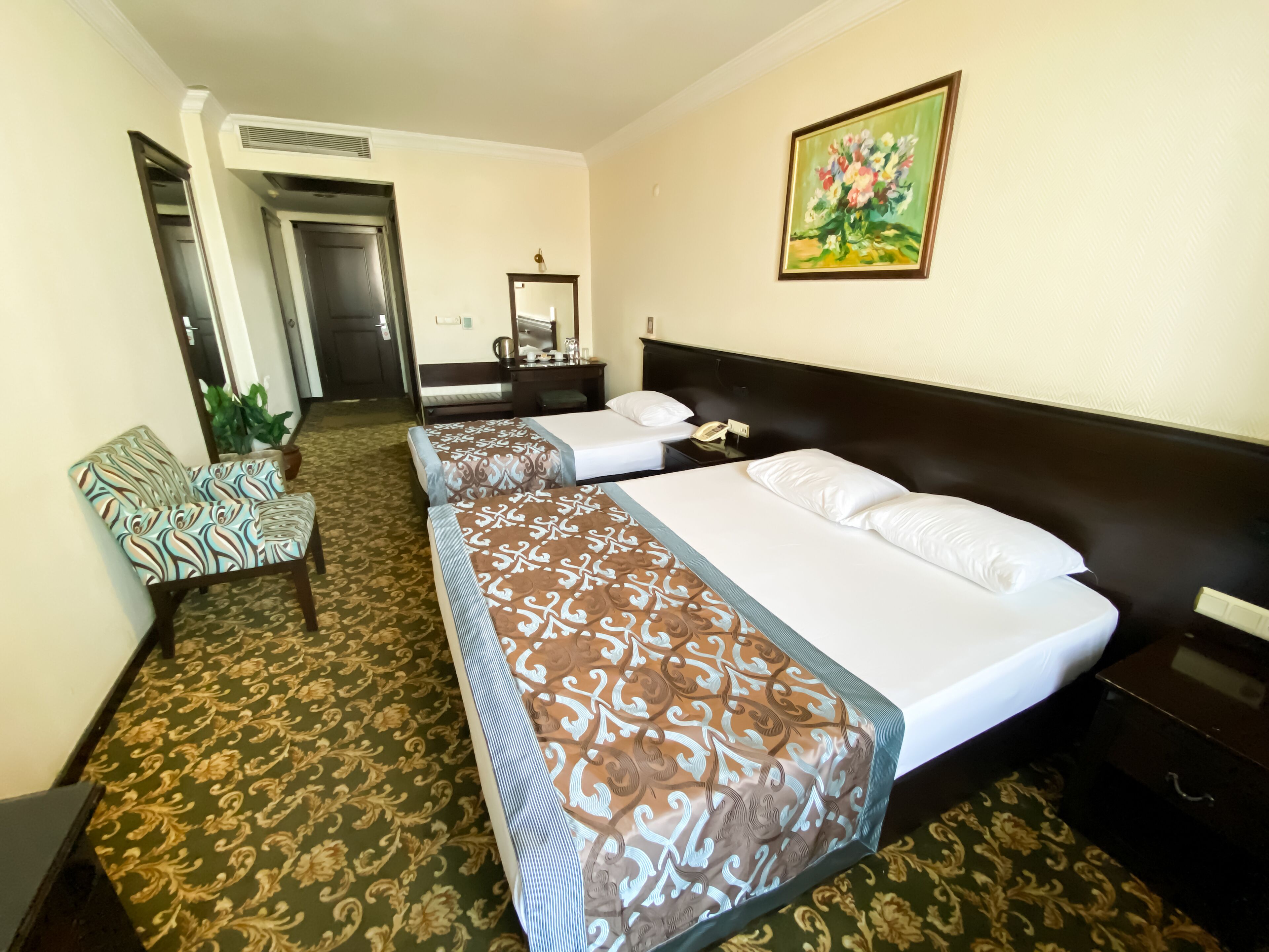 Phòng 3 Tiêu chuẩn | Minibar, bàn, bàn ủi/dụng cụ ủi quần áo 