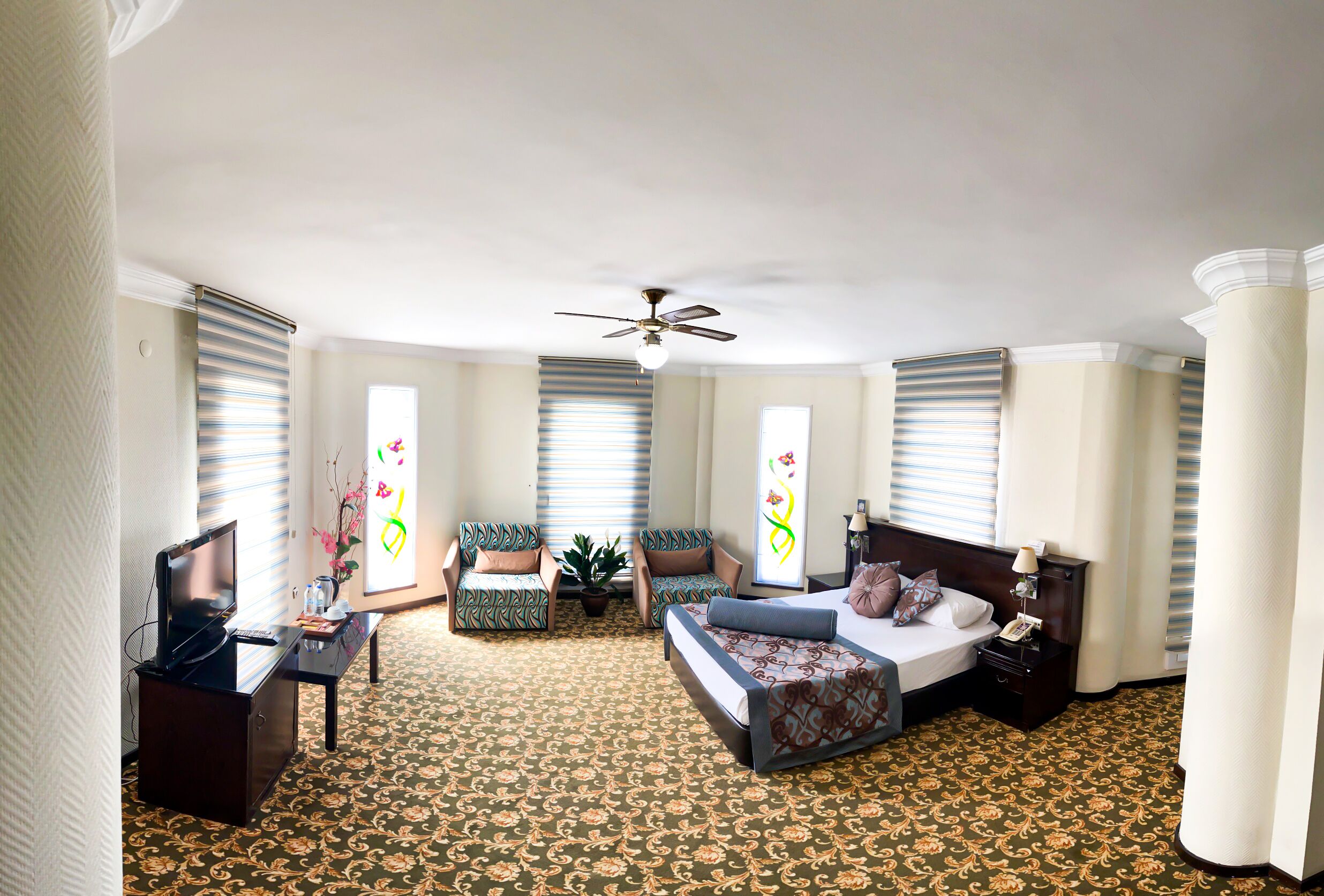 Phòng Suite | Minibar, bàn, bàn ủi/dụng cụ ủi quần áo 