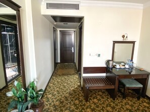 Minibar, desk, iron/ironing board, free cots/infant beds - Omur Hotel (Edremit)