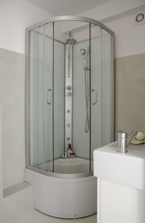 Apartemen Desain, 1 Tempat Tidur Double dengan tempat tidur Sofa | Kamar mandi | Shower, pengering rambut,  dan handuk