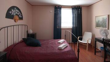 Kahden hengen huone | Minibaari, työpöytä, ilmaiset vauvansängyt, ilmainen Wi-Fi