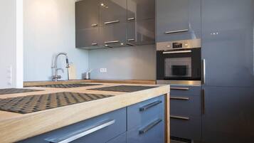 Design Studio, 1 Double Bed with Sofa bed | Private kitchen | Fridge, oven, stovetop, electric kettle