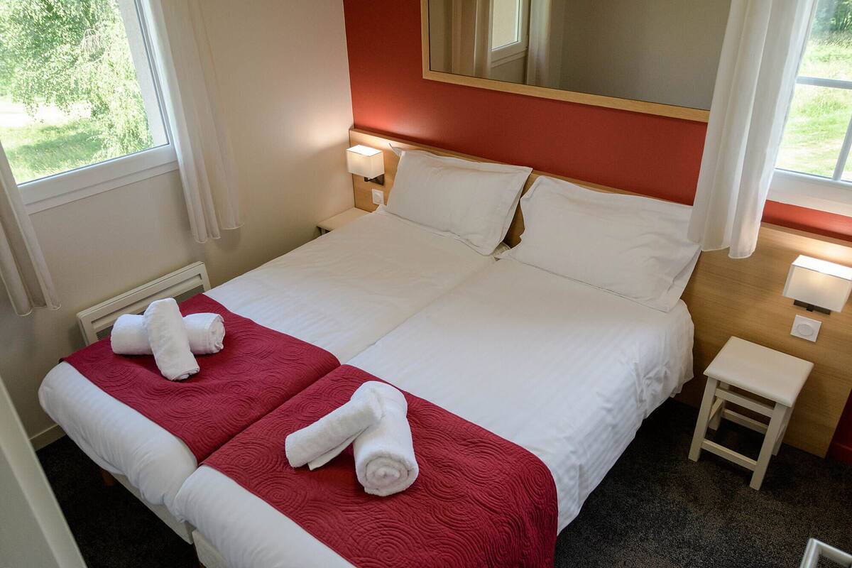 Minibar, iron/ironing board (on request), free WiFi