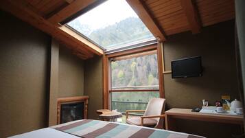 Phòng đôi trăng mật | Khu phòng khách | TV LCD