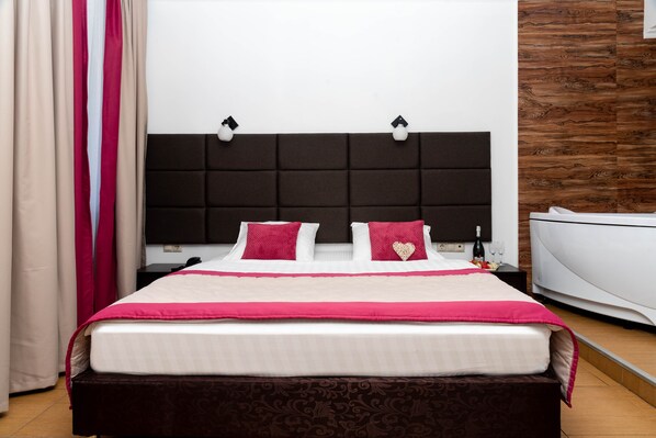Suite | In-room safe, laptop workspace, iron/ironing board, free WiFi - Minima Hotel Belorusskaya (Moscow)