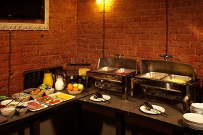 Daily buffet breakfast (RUB 500 per person) - Minima Hotel Belorusskaya (Moscow)